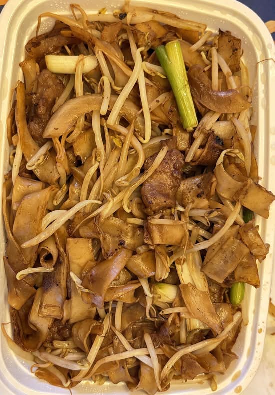 Pan Fried Beef Ho Fan (干炒牛河)